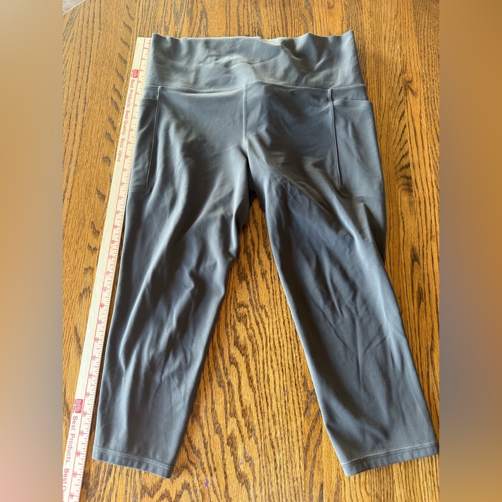 Athleta Salutation Stash Cinch Capri